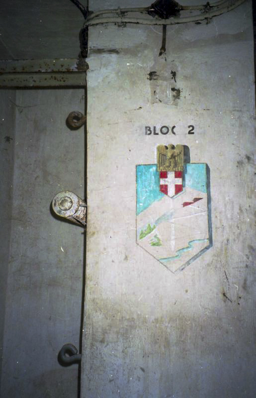 Ligne Maginot - LAVOIR - (Ouvrage d'artillerie) - Bloc 2
Etage intermédiaire
Insigne de la 53° Bie du 164° RAP