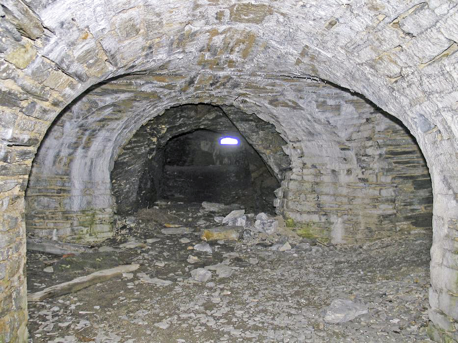 Ligne Maginot - TURRA - (Casemate d'artillerie) - Les galeries sous roc menant vers les deux casemates d´artillerie