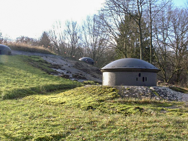Ligne Maginot - Ouvrage d'infanterie du BOIS-KARRE - La tourelle de mitrailleuses et les deux cloches GFM