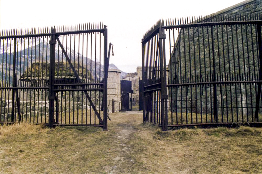 Ligne Maginot - REPLATON (QUARTIER ARC - 71° BAF) - (Position d'artillerie préparée) - Le portail d'entrée
