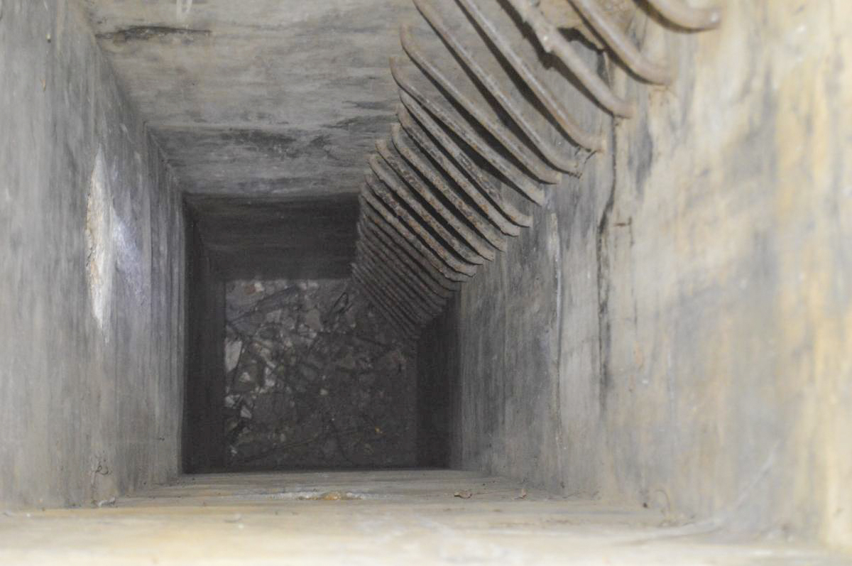 Ligne Maginot - SAINT ANTOINE 2 - (Blockhaus pour arme infanterie) - Le puits d'accès à la galerie comblé