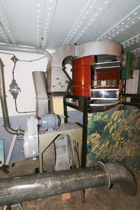 Ligne Maginot - Casemate d'Oberroerdern Sud - Le ventilateur type A et le filtre SP 36 contre les gaz de combat qui lui est associé