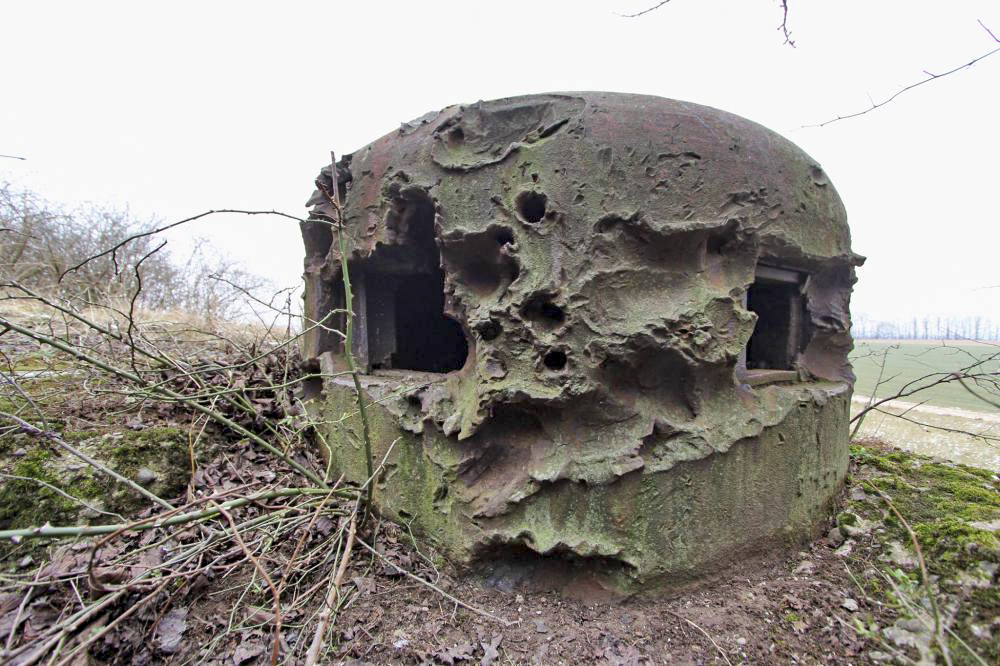 Ligne Maginot - OBERROEDERN NORD - (Casemate d'infanterie - Double) - La cloche GFM Nord Ouest labourée par les tirs de PAK allemand