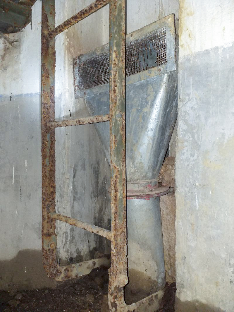 Ligne Maginot - BOIS de HOFFEN Ouest ( Casemate d'infanterie ) - Ventilation de la cloche GFM (air pur)