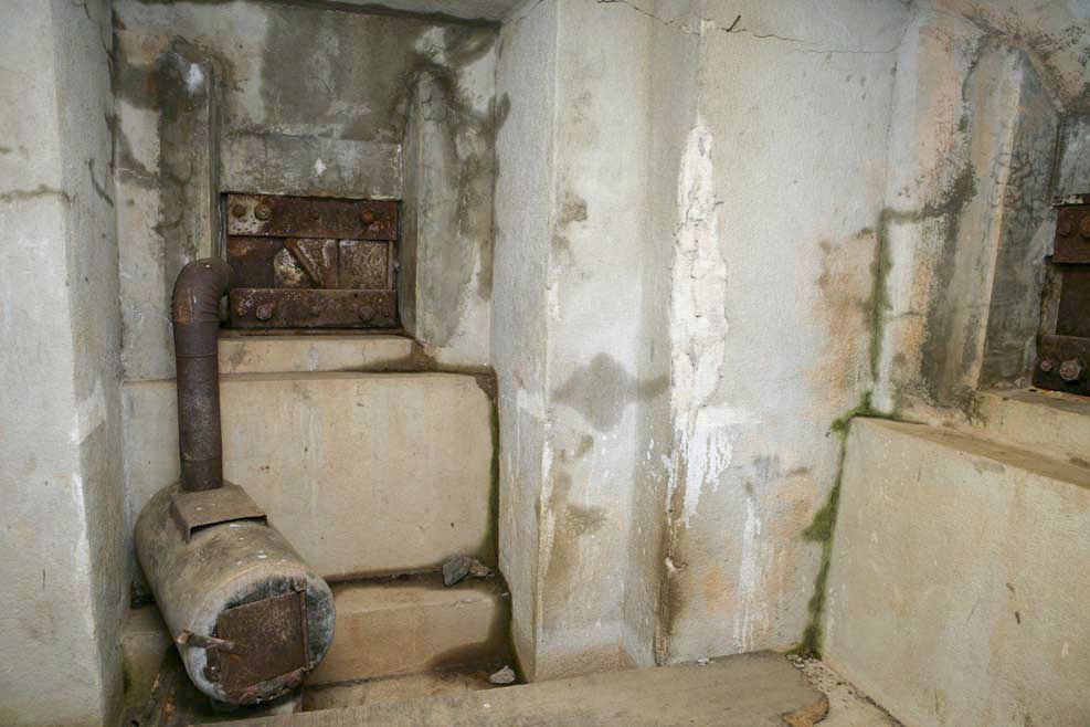 Ligne Maginot - VALLEE ETROITE - (Ouvrage d'infanterie) - Le bloc 1
Le pôle n'est pas d'époque