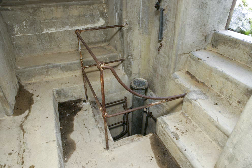 Ligne Maginot - VALLEE ETROITE - (Ouvrage d'infanterie) - Le bloc 2
Le puits d'accès du bloc