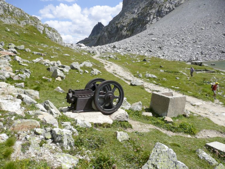 Ligne Maginot - Ouvrage des ROCHILLES - A proximité
Les restes de la bétonnière utilisée pour la construction