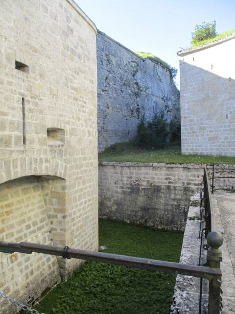 Ligne Maginot - FORT DE JOUX - (Position d'artillerie préparée) - Entrée du fort.