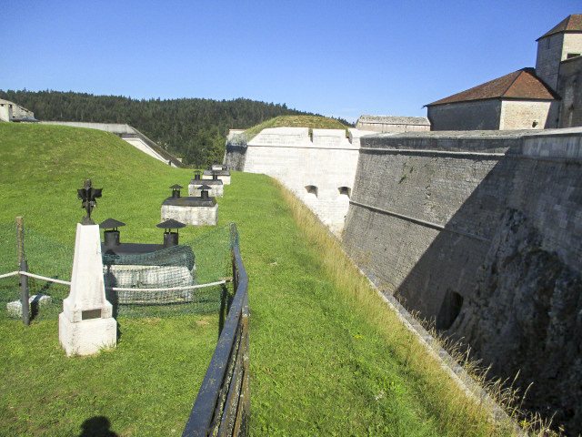 Ligne Maginot - FORT DE JOUX - (Position d'artillerie préparée) - Cheminées du casernement.