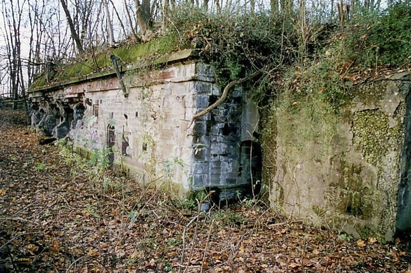 Ligne Maginot - OUVRAGE NEY-RAPP - (Position d'artillerie préparée) - La façade de la caserne orientée vers le sud