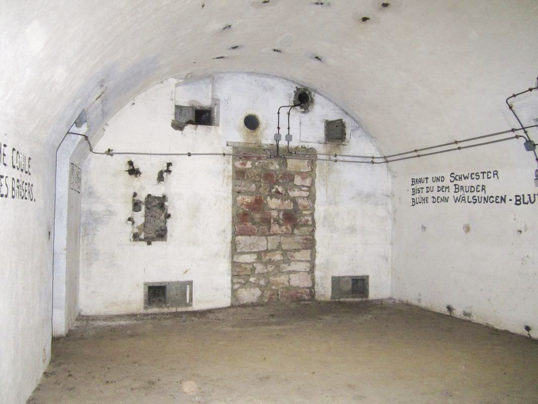 Ligne Maginot - I12 - (Abri) - Salle de troupe dont l'accès au couloir a été muré