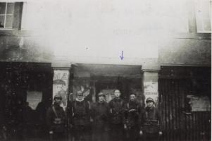 Ligne Maginot - 15° Régiment du Génie - Sapeurs du 15° RG devant la devant la mairie de Niedermodern.