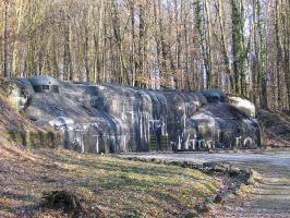 Ligne Maginot - SCHOENENBOURG - (Ouvrage d'artillerie) - Entrée hommes
L'entrée détruite par les allemands a été refaite intégralement dans les années 50