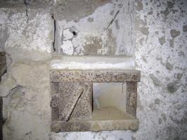 Ligne Maginot - KUBELMUEHLE 2 (AVANT POSTE) - (Blockhaus pour canon) - Goulotte lance-grenade de défense de l'entrée (volet ouvert) et niche