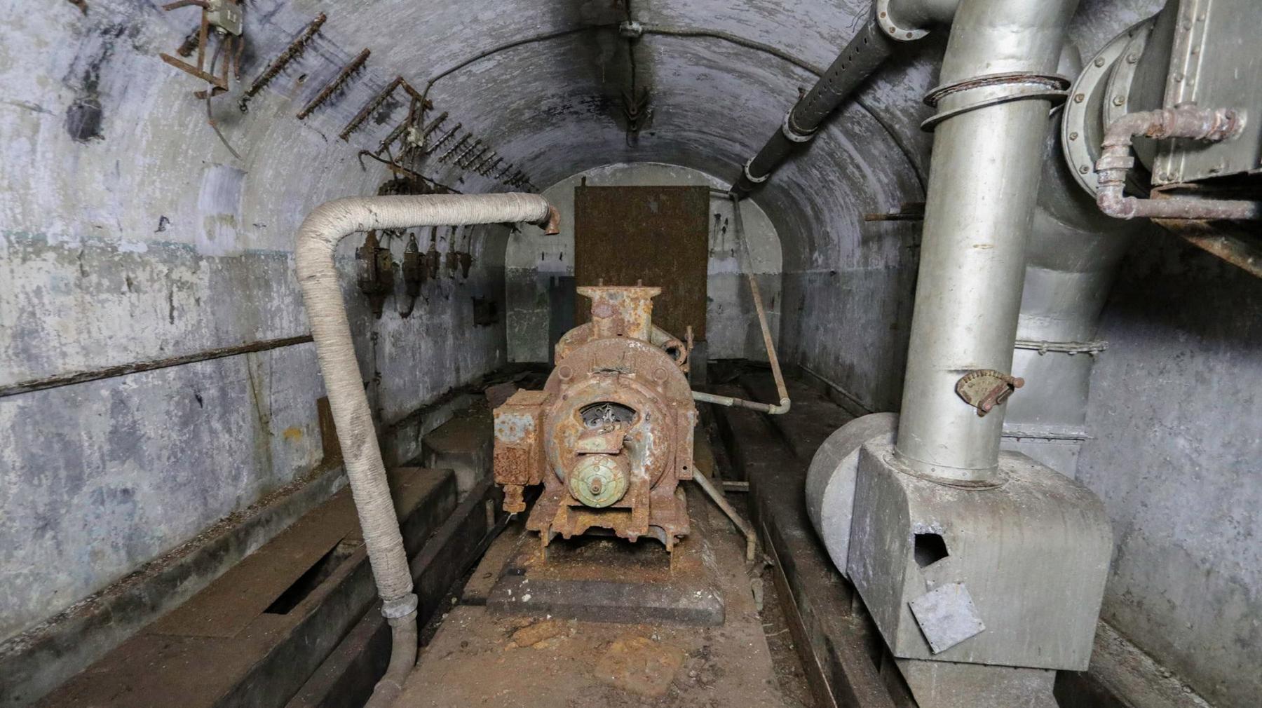 Ligne Maginot - FROHMUHL (PC DU QUARTIER KAPELLENHOF - II/153° RIF) - (Abri) - L'usine électrique
Moteur Supdi et groupe moto ventilateur