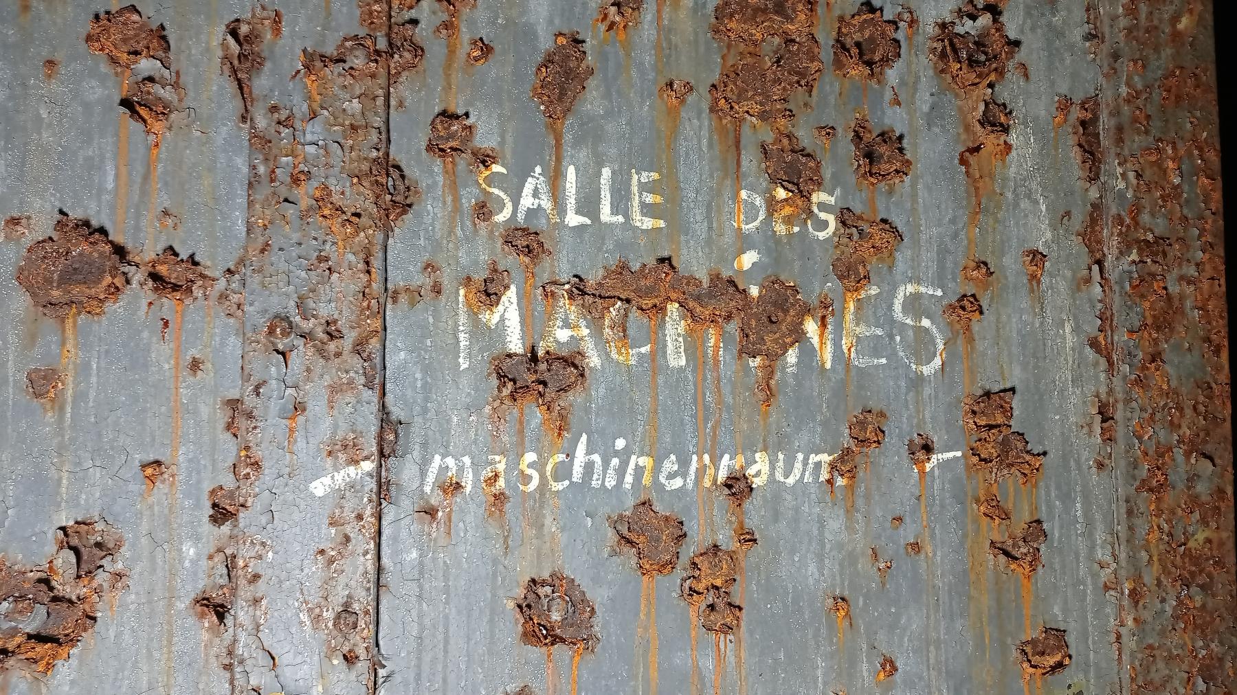 Ligne Maginot - FROHMUHL (PC DU QUARTIER KAPELLENHOF - II/153° RIF) - (Abri) - Détail des inscriptions: SALLE DES MACHINES
-maschinenraum-