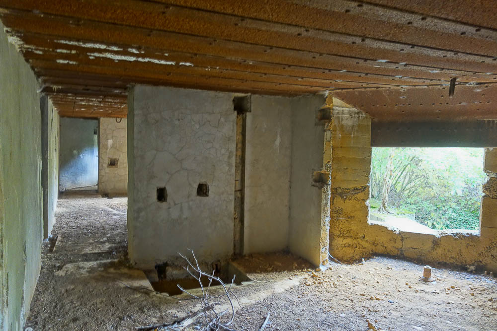 Ligne Maginot - LA HIGNY - (Casemate d'artillerie) - Alignement des deux chambres de tir pour pièce de 75