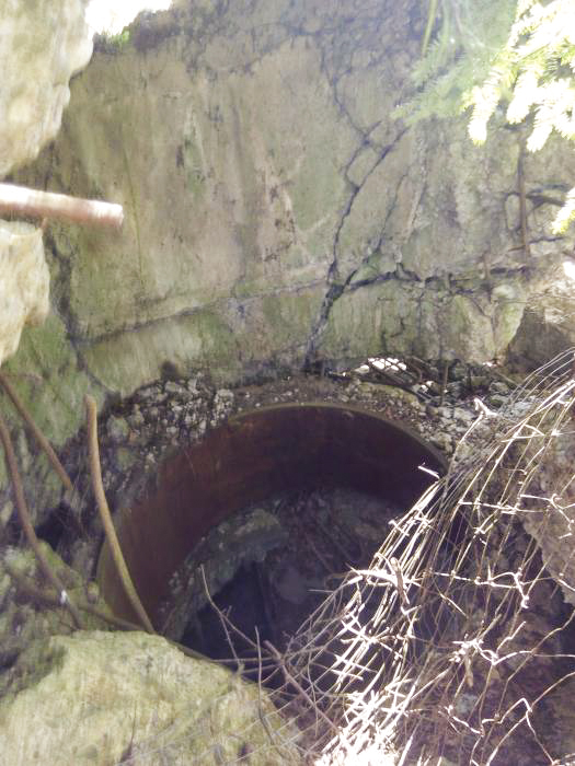 Ligne Maginot - SCHMELZBACH Est ( Casemate d'infanterie - double ) - La cloche GFM ferraillée coté Ouest