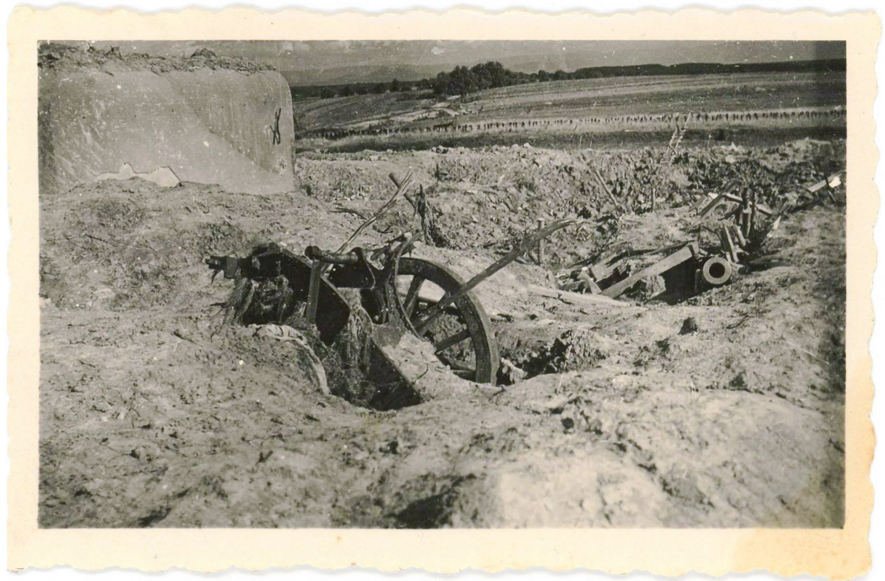 Ligne Maginot - SCHOENENBOURG - (Ouvrage d'artillerie) - Batterie S4 - La batterie S4 à coté du bloc 6 de l'ouvrage de Schoenenbourg en 1940.