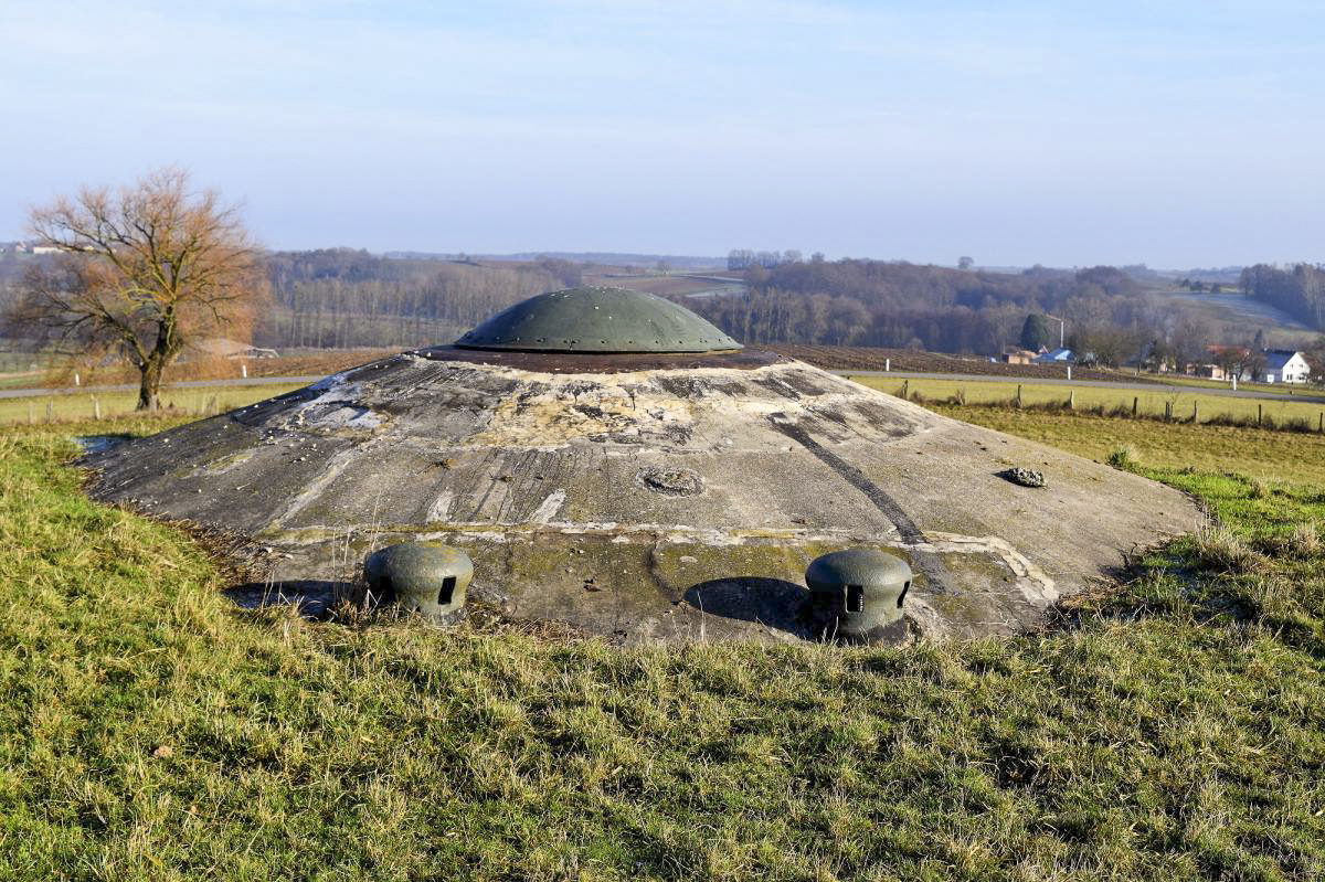 Ligne Maginot - SCHOENENBOURG - (Ouvrage d'artillerie) - Bloc 2
Tourelle de mitrailleuses éclipsée