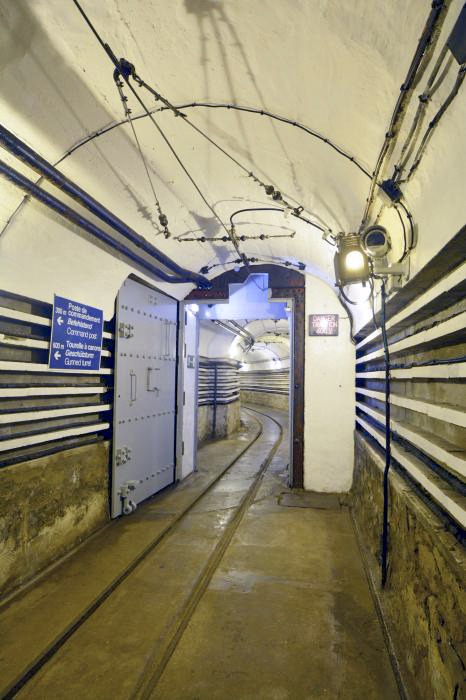 Ligne Maginot - SCHOENENBOURG - (Ouvrage d'artillerie) - Porte blindée située dans la galerie entre la partie avant et la partie arrière de l'ouvrage