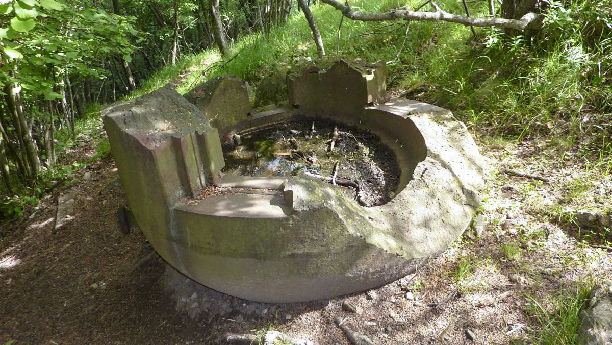 Ligne Maginot - MONTE GROSSO (MG) - E02 ( Ouvrage d'artillerie ) - Bloc 8
Les restes de la cloche GFM