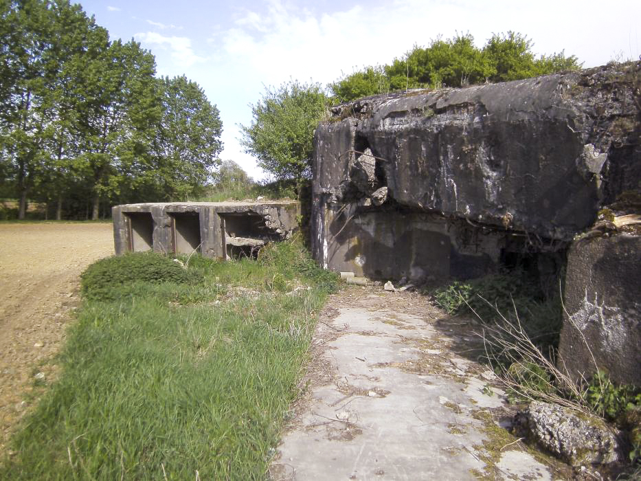 Ligne Maginot - Casemate de la Seltz (ou du Seltzbach) - Chambre de tir nord-ouest et niches pour les mines et barbelés