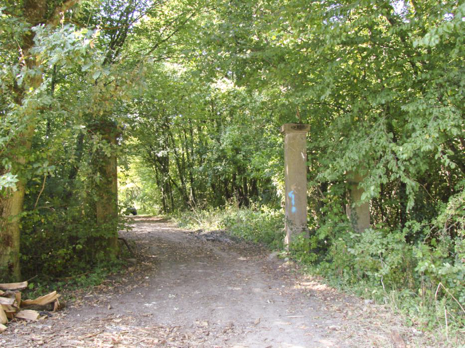 Ligne Maginot - ELZANGE - (Camp de sureté) - L'entrée du camp
En prenant le chemin venant de l'abri du Bichel Sud.