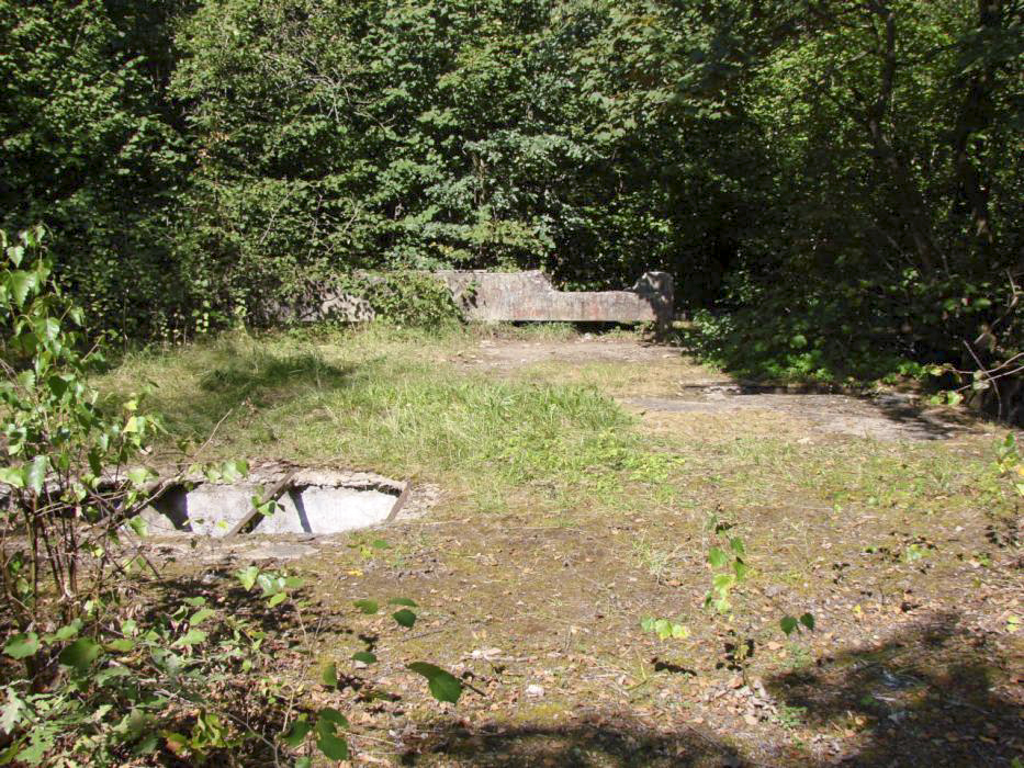 Ligne Maginot - ELZANGE - (Camp de sureté) - Les ruines du camp
Dalle d'un ancien baraquement.