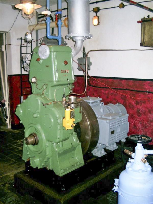 Ligne Maginot - BOIS de CATTENOM - X14 (Abri) - L'un des moteurs SUPDI de l'usine électrique en ordre de marche