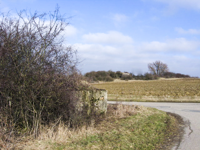 Ligne Maginot - FIRST 6 (Blockhaus pour canon) - En arrière plan le bloc 1 du Welschhof