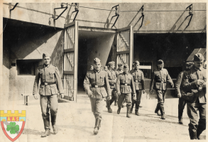 Ligne Maginot - SIMSERHOF - (Ouvrage d'artillerie) - Soldats allemands quittant le Simserhof par 
 l'entrée munition.