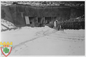 Ligne Maginot - SIMSERHOF - (Ouvrage d'artillerie) - Soldats allemands devant l'entrée des munitions du Simserhof en hiver.