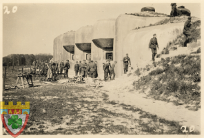 Ligne Maginot - SIMSERHOF - (Ouvrage d'artillerie) - Soldats allemands devant le bloc 6.