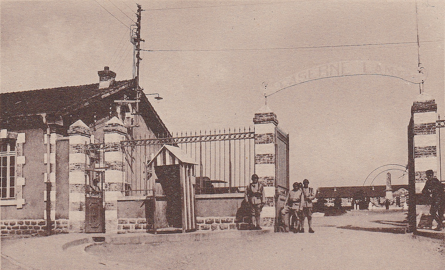 Ligne Maginot - LONGUYON - CASERNE LAMY - (Camp de sureté) - LONGUYON
Entrée de la caserne Lamy du 168° RI