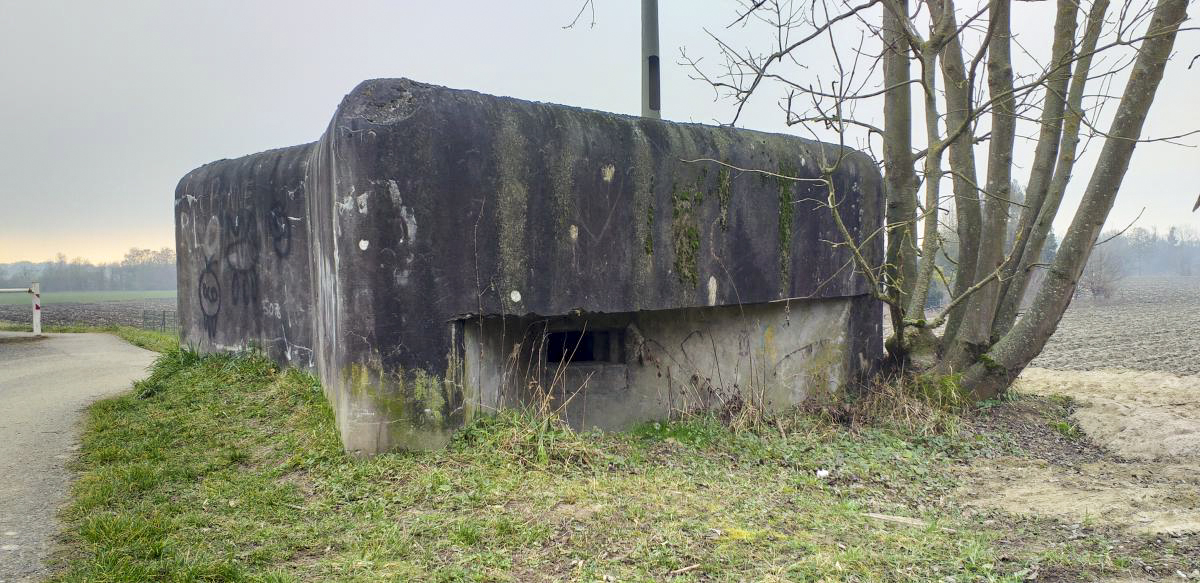 Ligne Maginot - 3 - WANTZENAU DIGUE 6 (Blockhaus pour arme infanterie) - Créneau nord-est