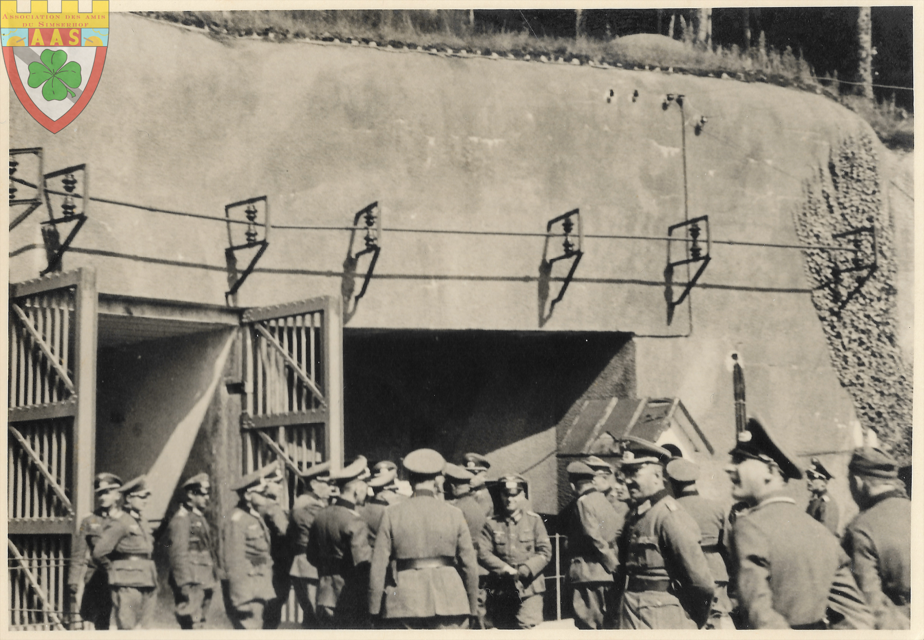 Ligne Maginot - SIMSERHOF - (Ouvrage d'artillerie) - Soldats allemands devant l'entrée munition.