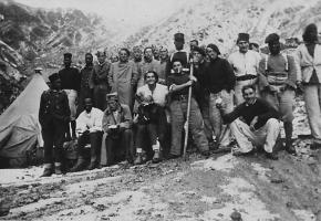 Ligne Maginot - PEIRA GROSSA - (Casernement) - Soldats dont le sapeur Camille DELMAS du 7° RG  au niveau de Col de Crous
Mai juin 1937