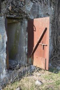 Ligne Maginot - VEILLERBERG - (Blockhaus pour canon) - L'accès pour les hommes du coté droit du blockhaus,
Détail de la porte