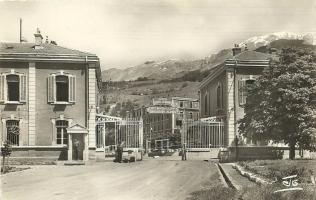 Ligne Maginot - CASERNE JACQUEMOT (QUARTIER CRAPLET - 15° BCA) - (Casernement) - L'entrée du quartier dans les années 50-60
carte postale