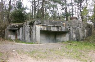 Ligne Maginot - MAIN du PRINCE Est (Casemate d'infanterie) - Photo prise en 2006. Les créneaux ont été murés