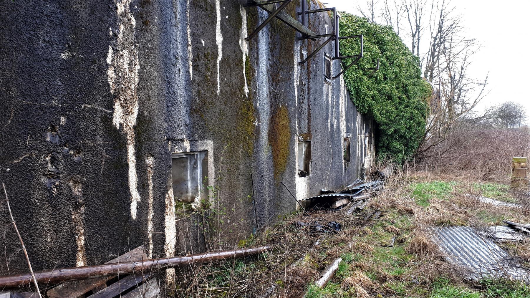 Ligne Maginot - HOFFEN - (Abri) - Façade
Le fossé diamant a été comblé