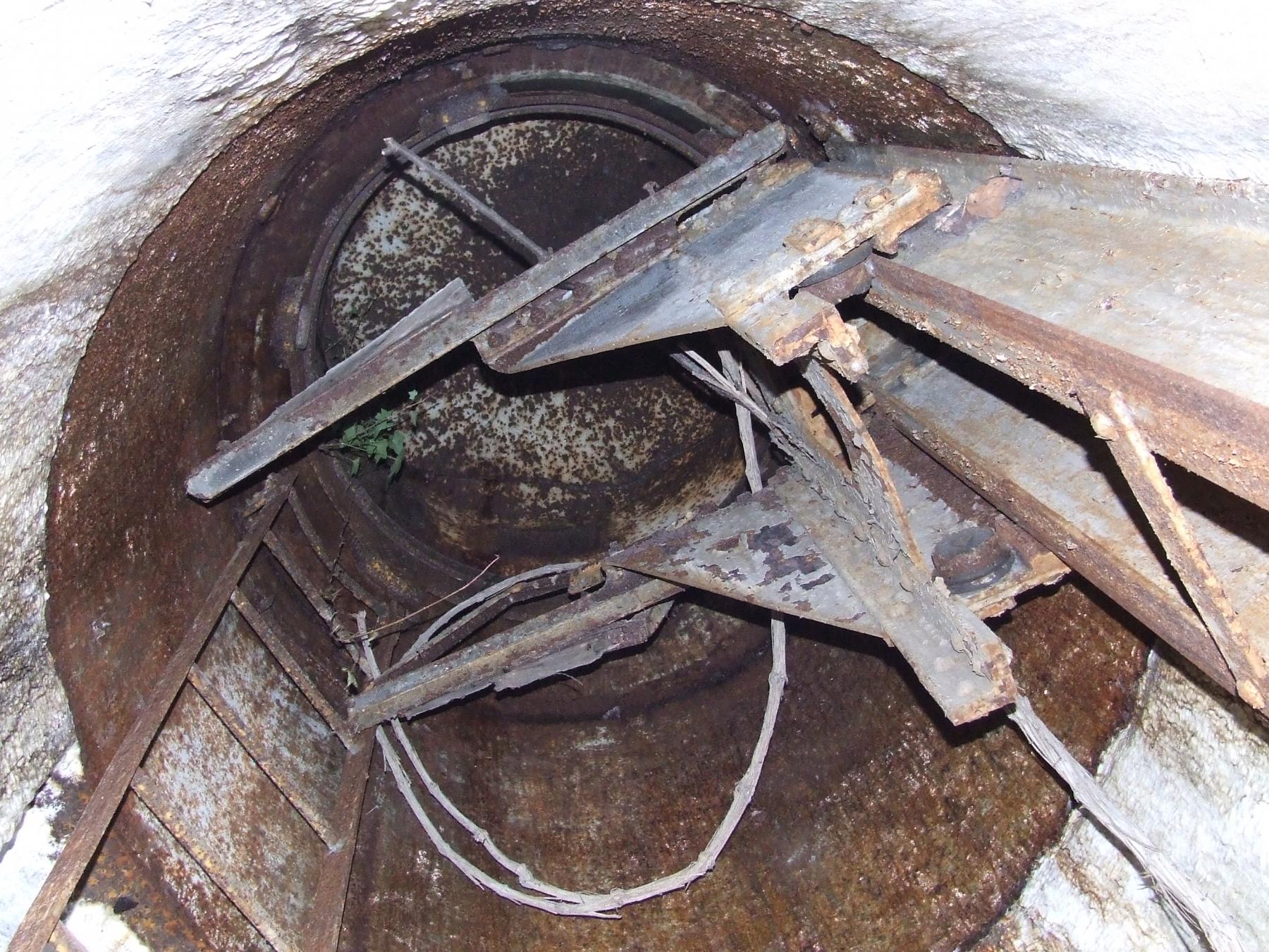 Ligne Maginot - BOIS DE LAUDREFANG NORD - C76 - (Casemate d'infanterie) - Le puits de la cloche GFM