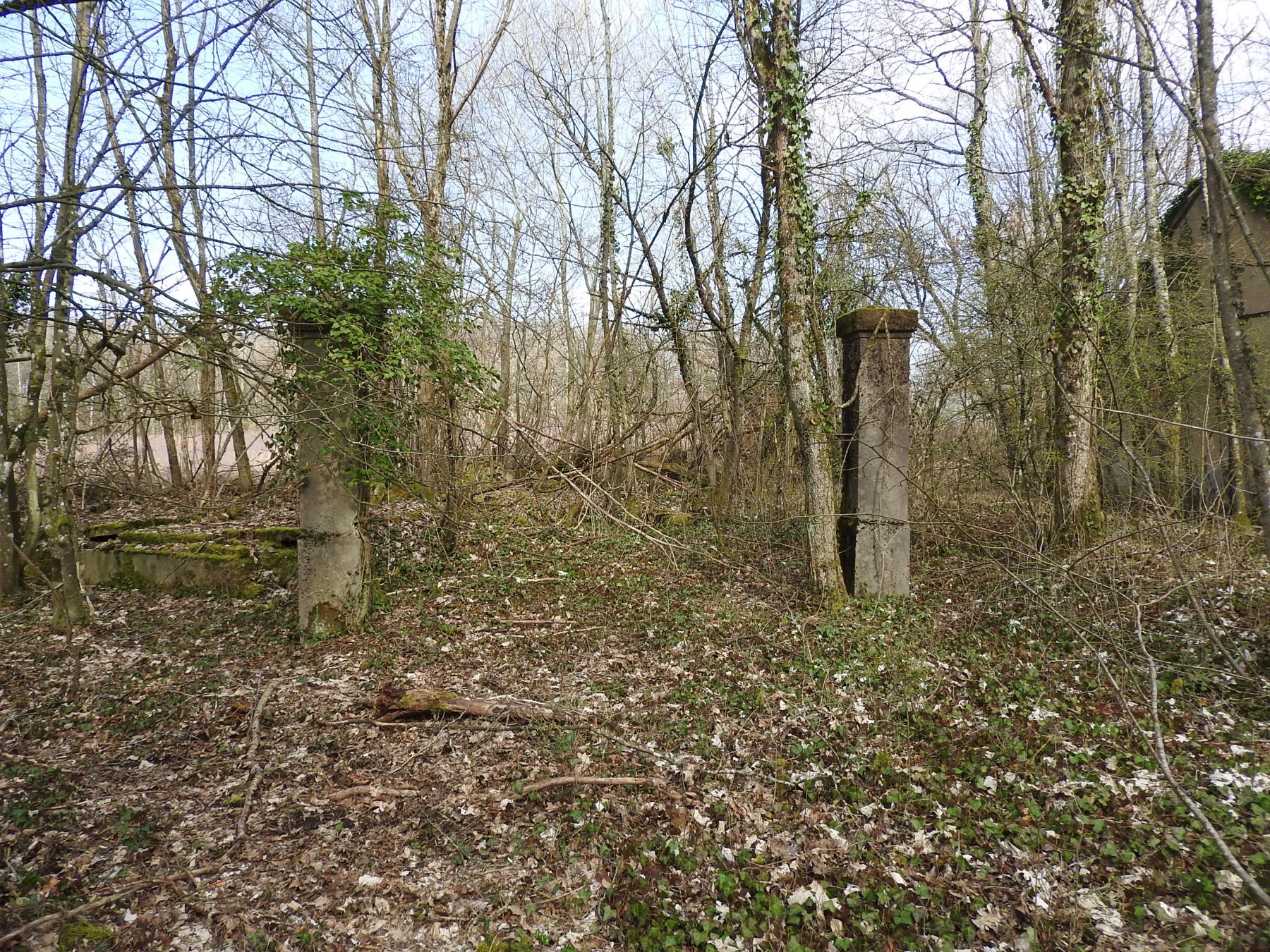 Ligne Maginot - TETING CAMP - (Camp de sureté) - Les pilastres de l'entrée