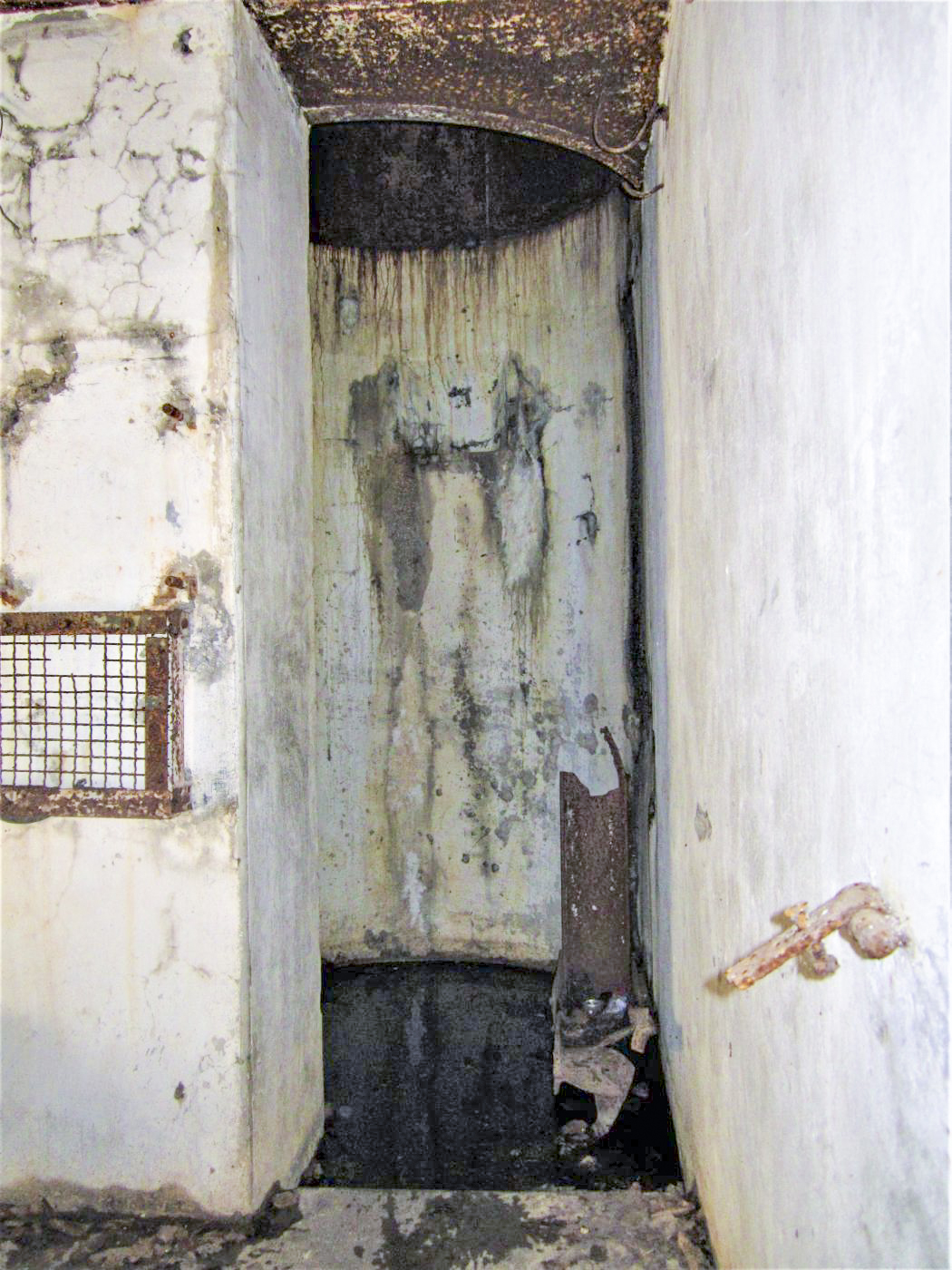 Ligne Maginot - GUNSTHAL COL OUEST - (Blockhaus pour arme infanterie) - Puits de la cloche GFM