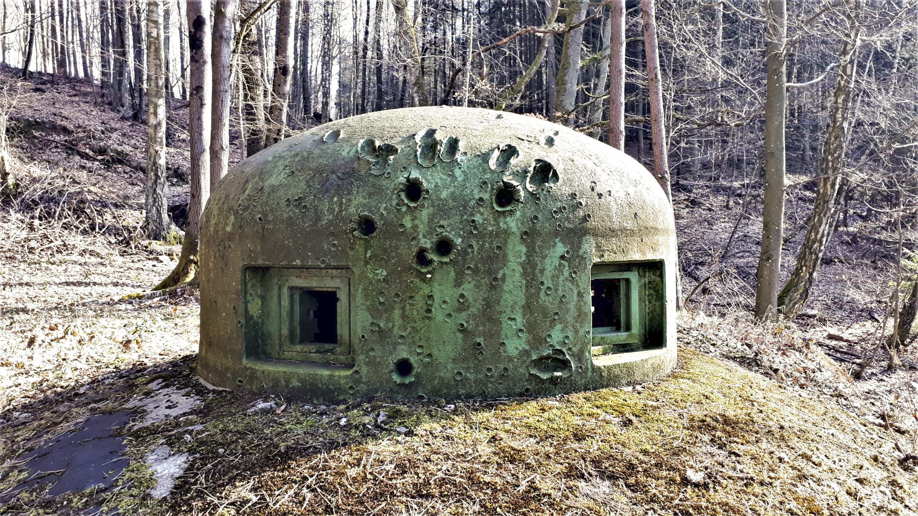 Ligne Maginot - GUNSTHAL FERME EST - (Blockhaus pour arme infanterie) - Impacts sur la cloche GFM