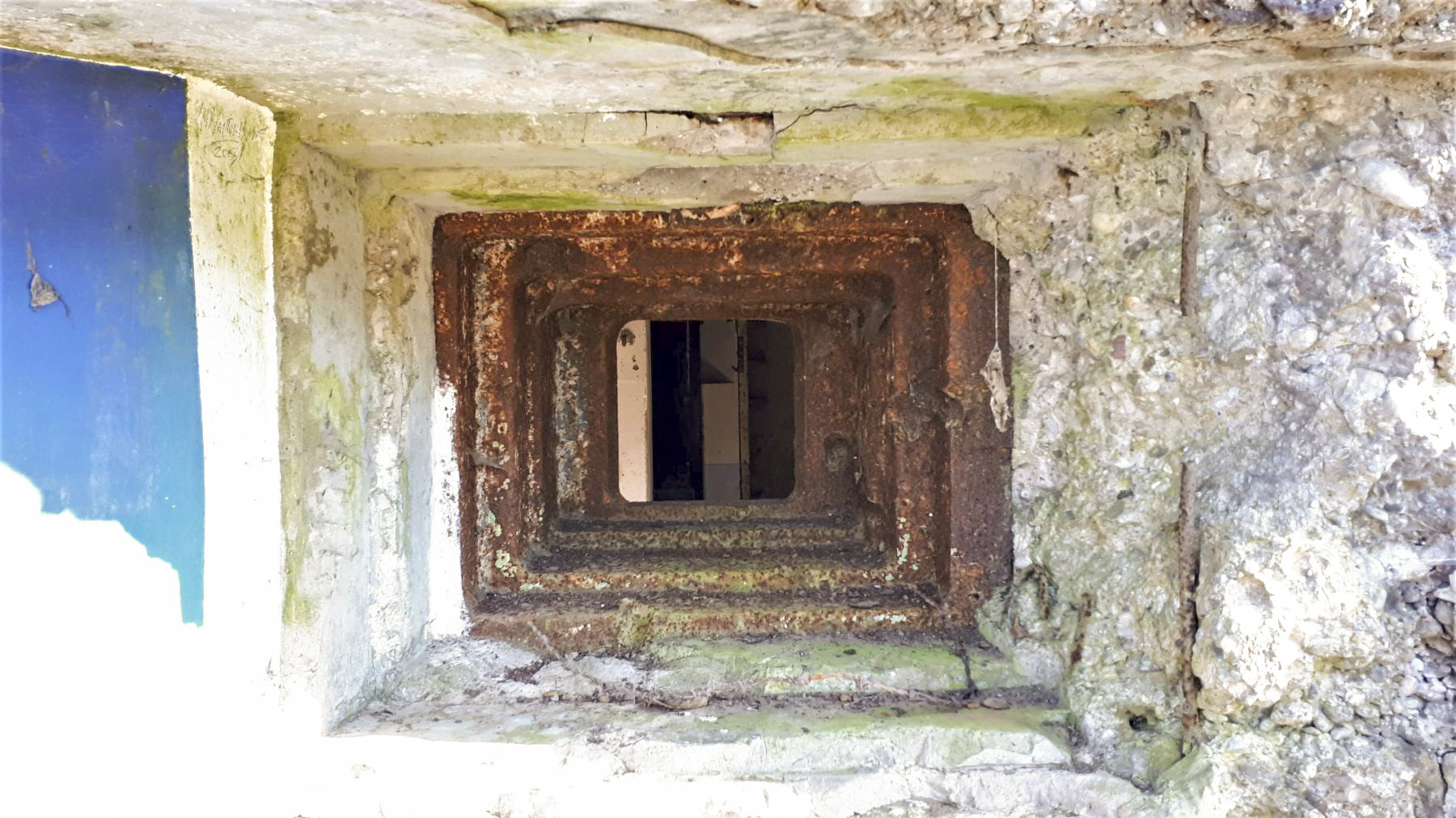 Ligne Maginot - GUNSTHAL FERME EST - (Blockhaus pour arme infanterie) - Détail du créneau