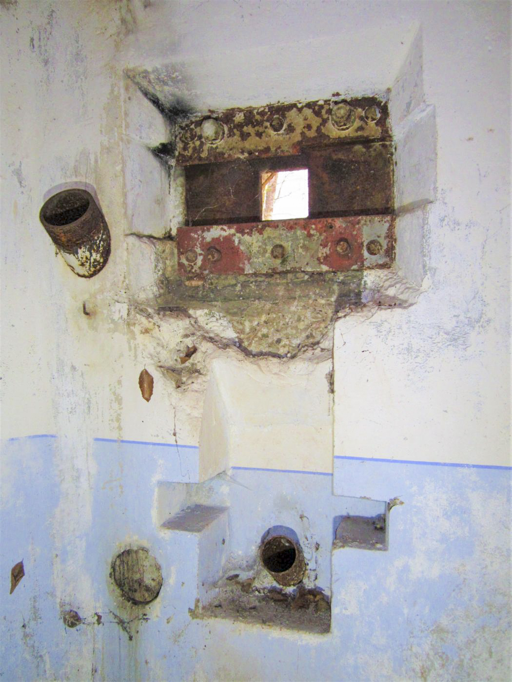 Ligne Maginot - GUNSTHAL FERME EST - (Blockhaus pour arme infanterie) - Créneau FM défendant l'entrée