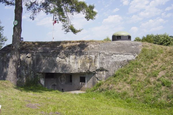 Ligne Maginot - DAMBACH Nord - Neunhoffen (Casemate d'infanterie - double) - La casemate de Neunhoffen, créneau et cloche GFM Sud