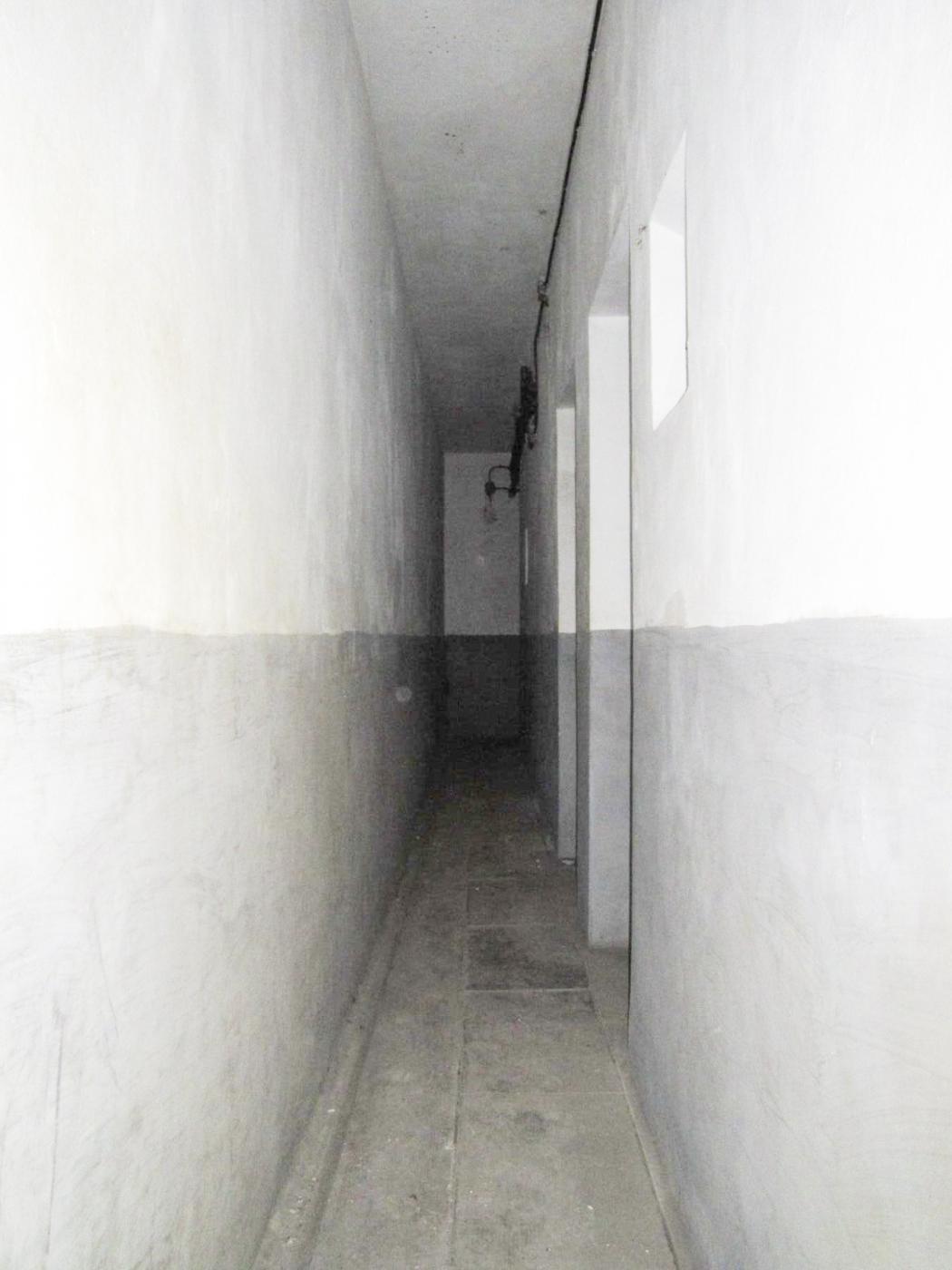 Ligne Maginot - BUCHHOLZBERG - (Abri) - Couloir latéral, à droite entrées des chambres pour officiers